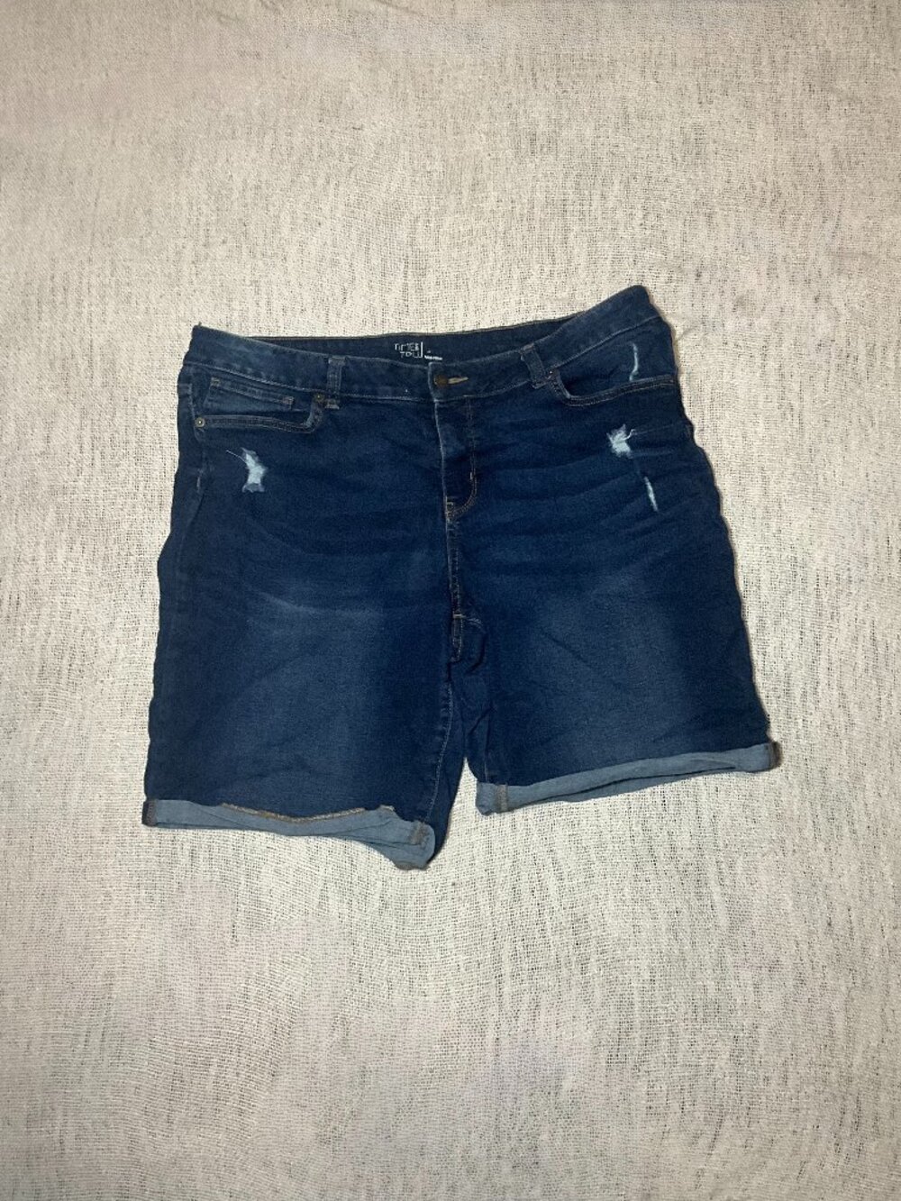 Time and Tru Mid-Rise Distressed Denim Shorts | Women's Size 8